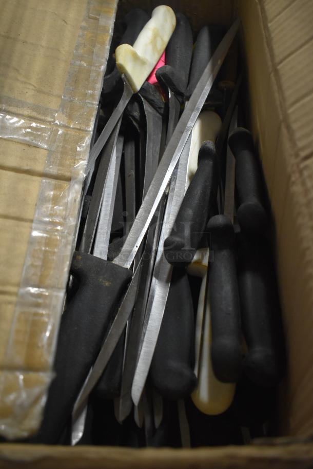 Box of 60 sharpened stainless steel knives, including fillet knife, black and white handles, excellent condition.