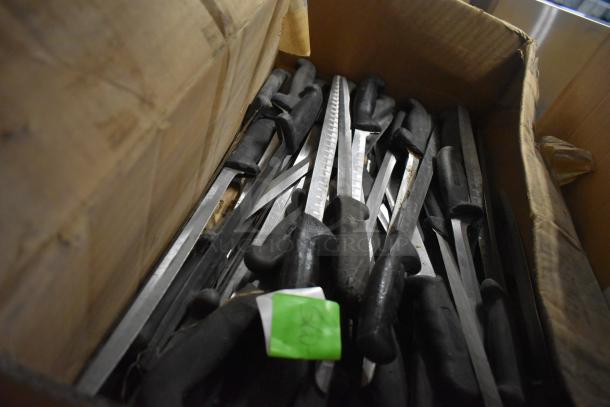 Box of 30 sharpened stainless steel knives with black handles, including a fillet knife, labeled with auction details.