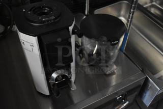 BRAND NEW SCRATCH AND DENT! Anfim AF05 Luna 4.4 lb. White On-Demand Espresso Grinder. 120 Volts, 1 Phase.