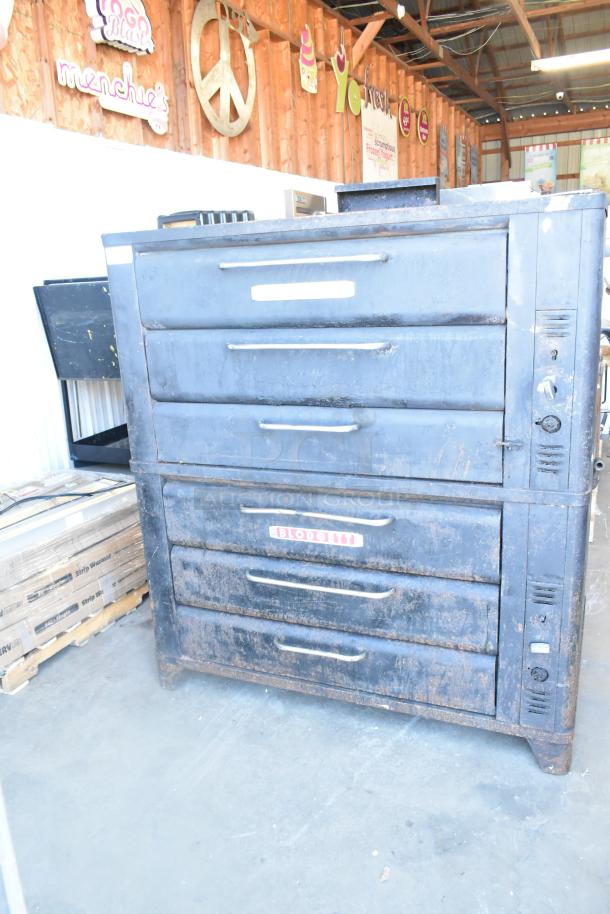 Blodgett 981 commercial pizza oven, natural gas, two decks, 50,000 BTU, used condition with visible wear, branding on front.