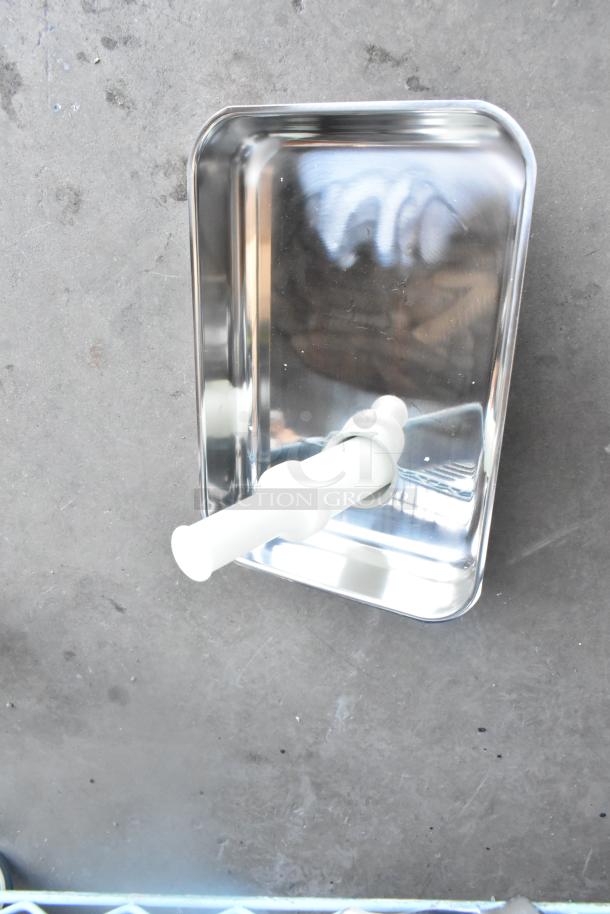 Brand new 2024 Avantco 177MG22R #22 Meat Grinder tray and attachment, stainless steel, with reverse function, 110V.