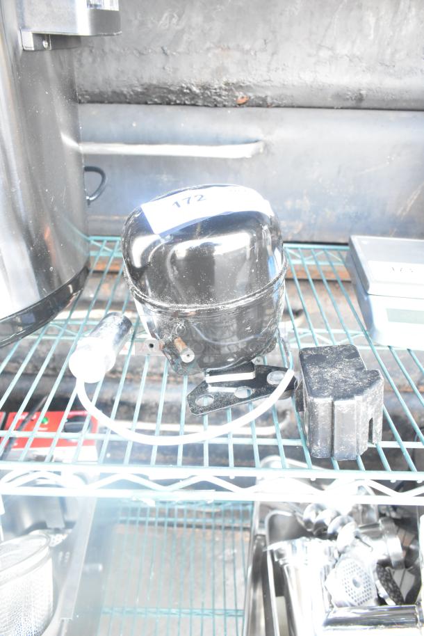 BRAND NEW SCRATCH AND DENT Cubigel NUT70NR compressor, fits Avantco APT-48, APT-60, SS series. Includes labeling, minor defects.