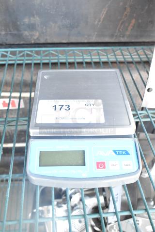 BRAND NEW SCRATCH AND DENT! AvaTek 334PC20 20 lb. Compact Digital Portion Control Scale