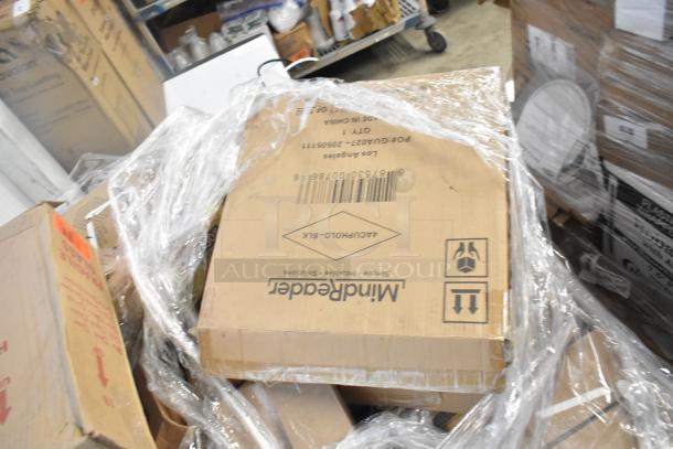 Auction items in a warehouse, including boxed household goods. Visible are boxes labeled "Mindreader" with packing materials.