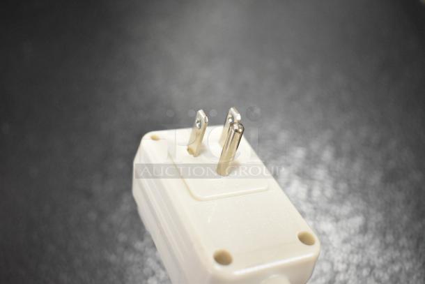 Power plug for Honeywell HAC6 6,000 BTU window air conditioner, 115V, 1 phase. Scratch and dent condition.