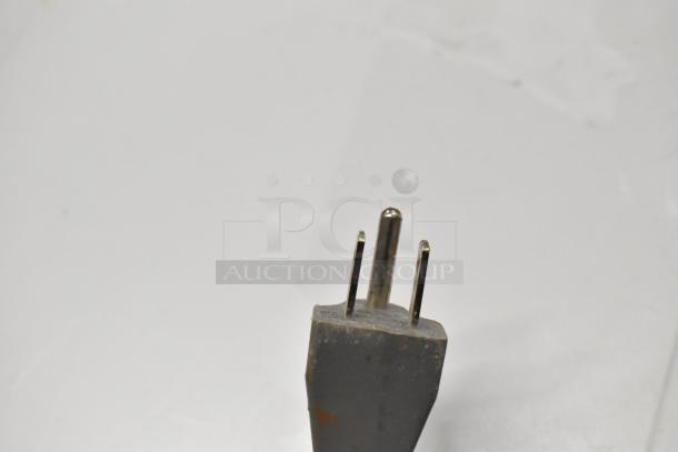 Close-up of a Vissani microwave plug, showing a three-prong design. Part of BRAND NEW SCRATCH AND DENT! Vissani EM720C2KHWCL.