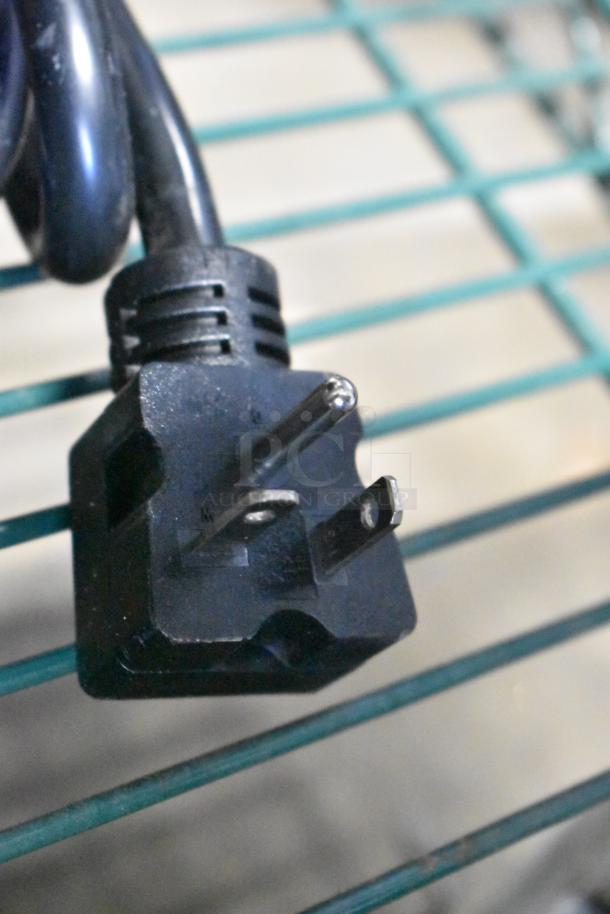 Close-up of the plug for an Avantco 184T140 Commercial 10" Conveyor Toaster, 120 Volts, 1 Phase, 1750W.