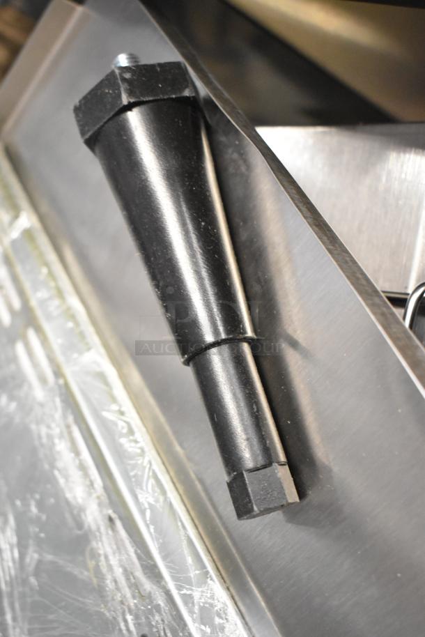 Brand new, scratch and dent Galaxy 177GCT10 conveyor toaster. Features 3" opening, 120V, 1 phase.