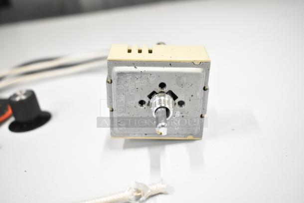 Brand new Hatco R02.19.018.00 Infinite Switch Kit 120v. Features minor cosmetic scratches. Includes original wiring.