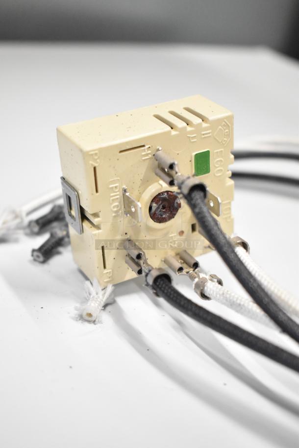 BRAND NEW Hatco R02.19.018.00 Infinite Switch Kit 120v, scratch and dent. Visible wiring and markings: "PILOT," "HI," "EGO."