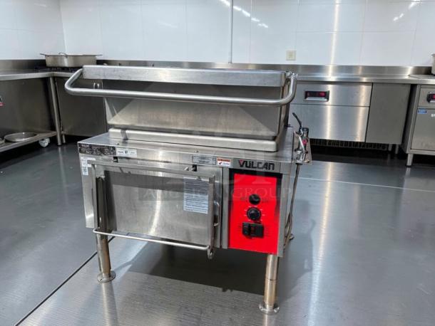 Outstanding Vulcan VG30-NAT 30-gallon commercial gas tilt skillet, 90,000 BTU, natural gas, excellent condition, fully tested.