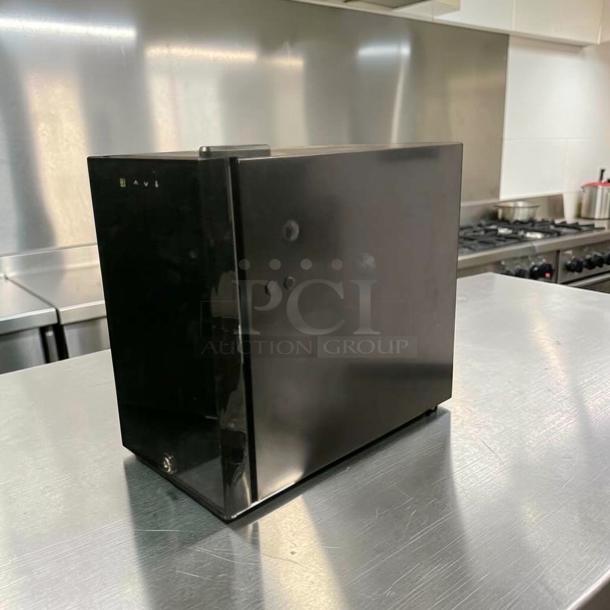 Commercial Grade MC-18 countertop food warmer, 21L capacity, digital control, 220V, premium condition, black finish.