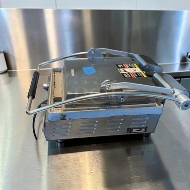 Star PGT14IE Panini Press, outstanding condition, single grill with grooved cast iron plates, 240V, fully tested.