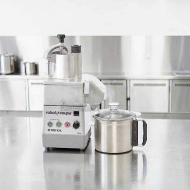 Robot Coupe R702VV food processor, 7.5L, variable speed, includes slicing and grating discs, elite condition, fully tested.
