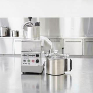 Robot Coupe R702VV food processor, 7.5L, variable speed, includes slicing and grating discs, elite condition, fully tested.