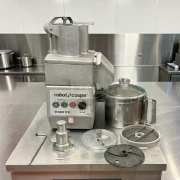 Robot Coupe R702VV food processor, 7.5L, variable speed, fully tested. Includes slicing and grating discs. Excellent condition.
