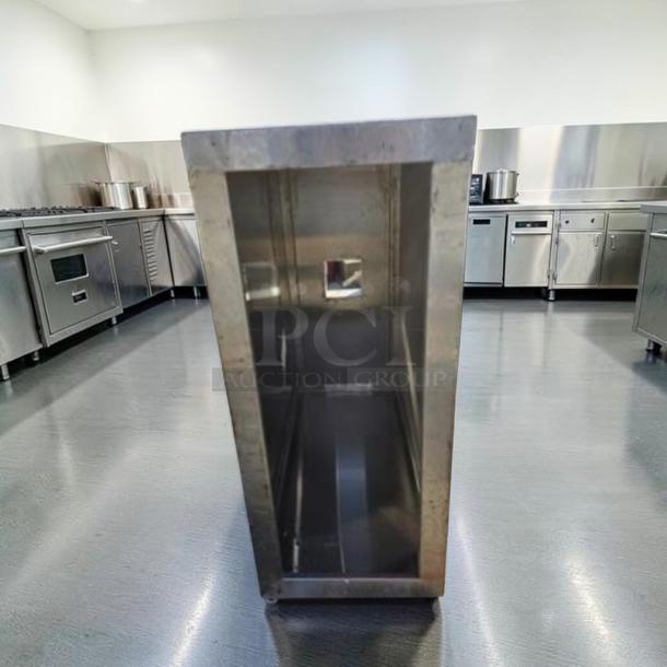 Halton commercial stainless steel exhaust hood, outstanding condition, heavy-duty kitchen ventilation unit, fully tested.