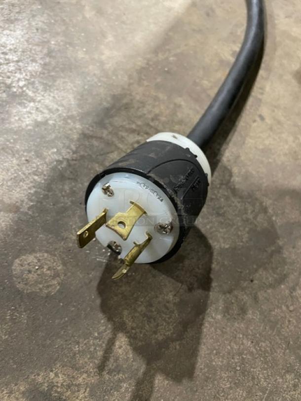 Heavy-duty power plug on an industrial cable for the Fecto CBS-2142-XTS coffee brewer, showing prongs and labeling.