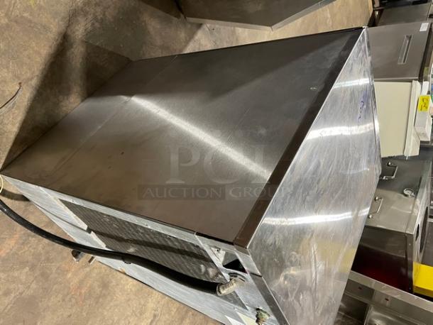 Hoshizaki KM-650MAH stainless steel ice machine, crescent cube style, air-cooled, electric, 208-230V, used condition.