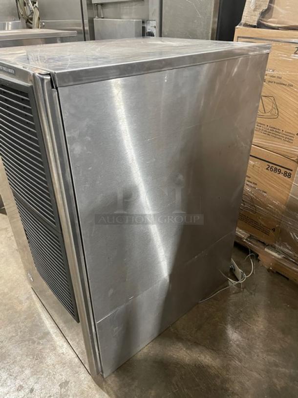 Hoshizaki KM-650MAH commercial stainless steel ice machine head, air-cooled, crescent cube style, 208-230V, good condition.