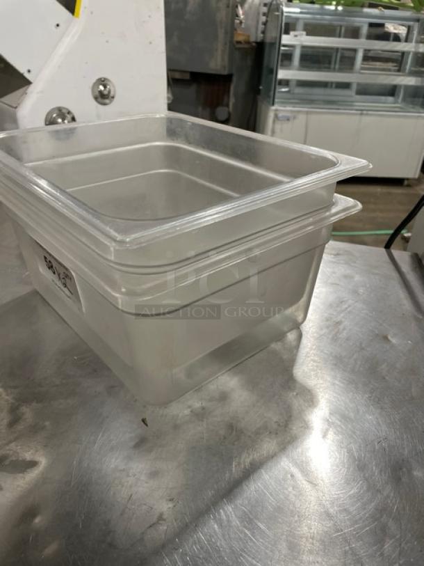 Cambro clear polycarbonate 9.3 Qt food storage container, commercial grade, stackable design, excellent condition.