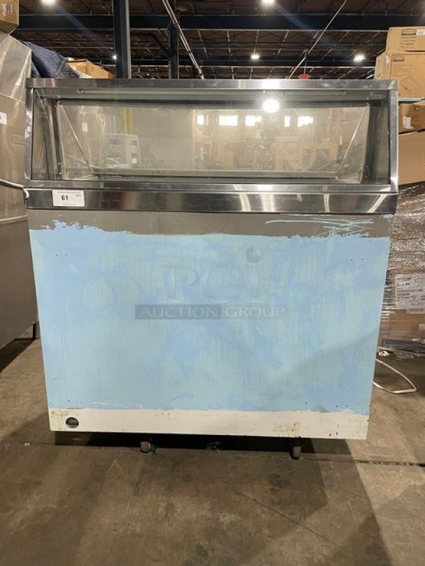 Master-Bilt commercial ice cream dipping cabinet with sneeze guard, 115V. Notable wear on exterior paint, model 61.