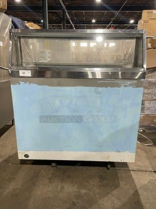 Master-Bilt commercial ice cream dipping cabinet with sneeze guard, 115V. Notable wear on exterior paint, model 61.