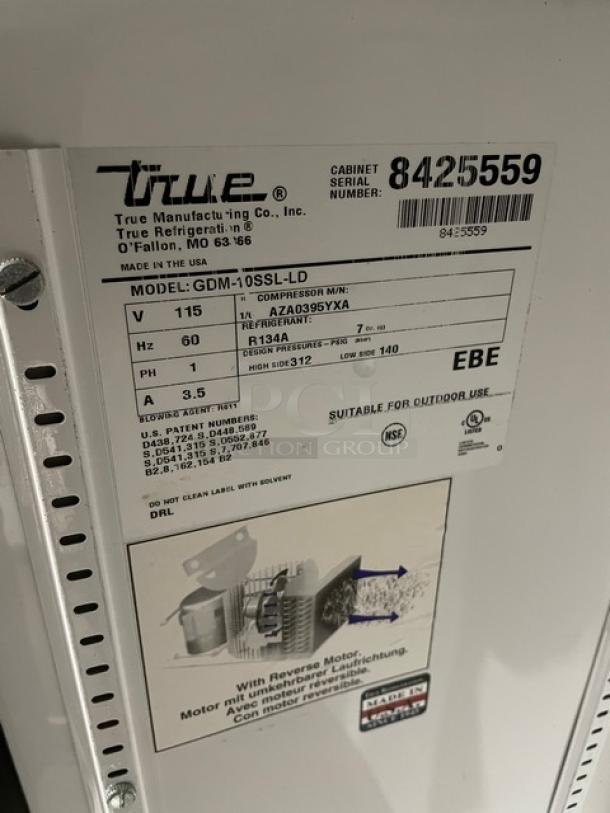 True GDM-10SSL-LD refrigerator label, 115V, 1 phase, serial 8425559, R134A refrigerant, for outdoor use, NSF certified.