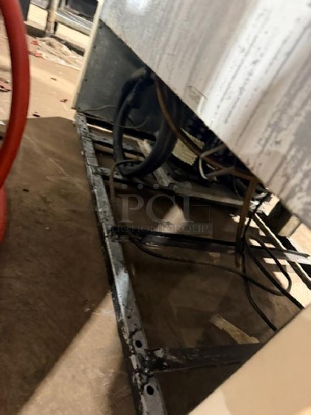 True GDM45 glass sliding door cooler merchandiser, 115V, 1 Phase, visible wear on frame. Ideal for retail beverage display.