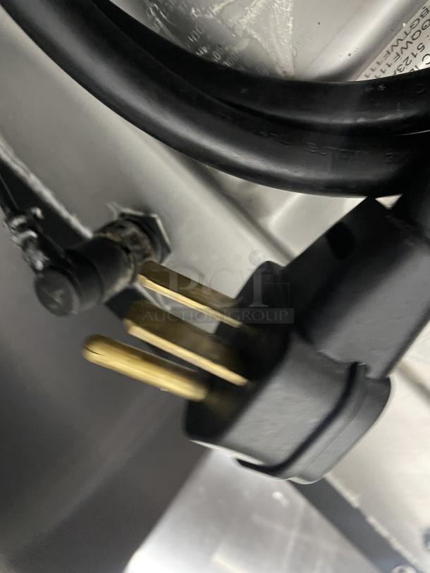 Plug and cable of Merry Chef Eikon E2S rapid cook turbo oven, 208/240V, late model 2022, in excellent condition.