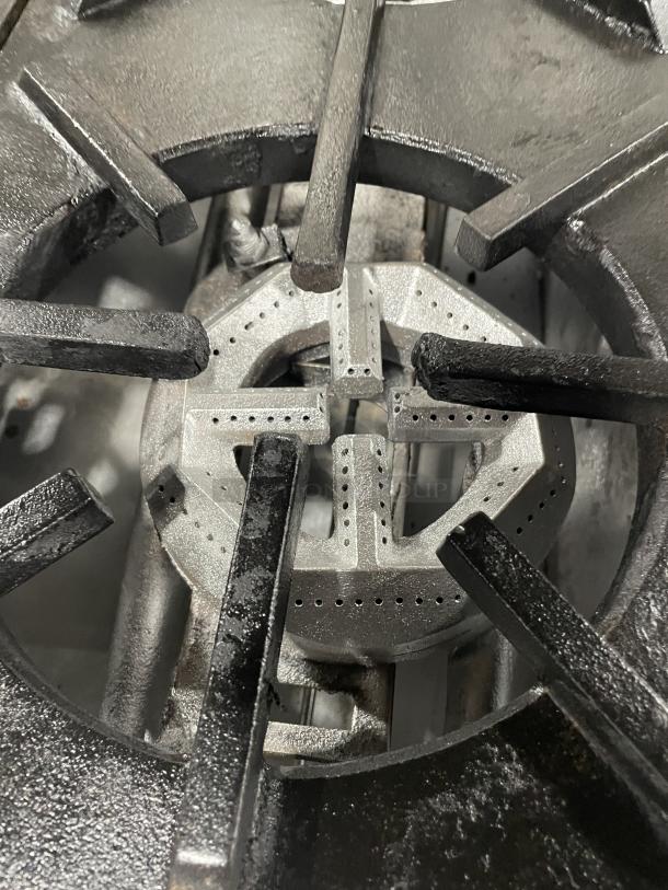 Jade Range gas-powered burner with cast iron grates and visible broiler elements. Good condition.