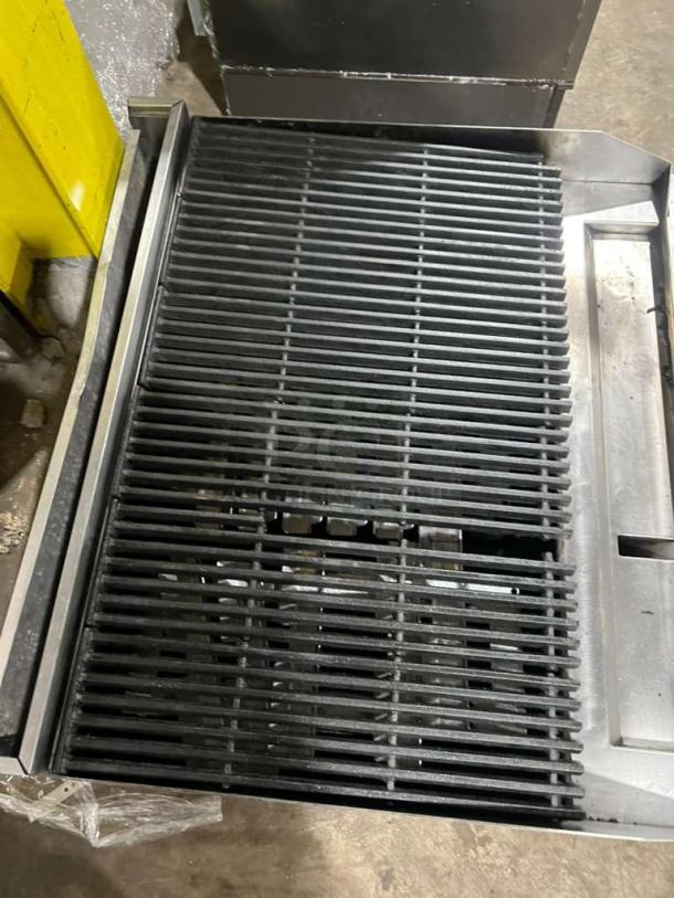 Southbend heavy-duty 36" radiant char broiler grill with side splash guards, in used condition. Ideal for commercial kitchens.