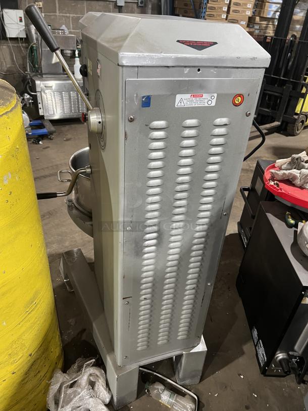 Univex SRM60+ 60 Qt planetary mixer, stainless steel bowl, wire whisk, electric, 208-240V, on legs, working condition.