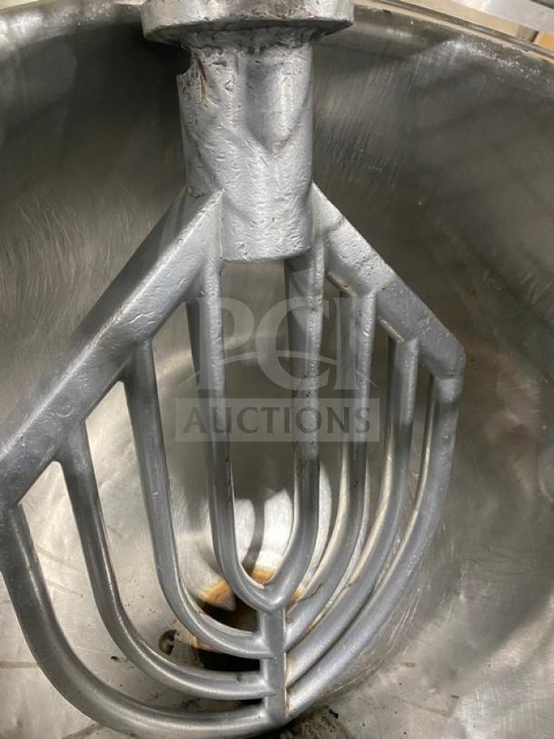 ABS SM80L 80 Qt. planetary dough mixer with stainless steel bowl, guard, and flat beater. Heavy-duty, 208V 3-phase.