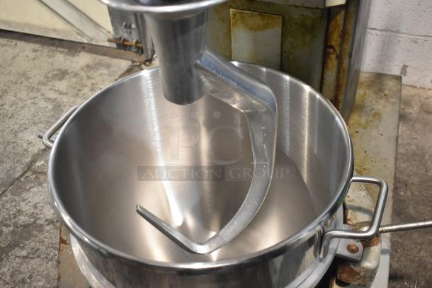 Hobart P660 60-quart planetary dough mixer with mixing bowl and dough hook. Features 208-240V, 3 phase, in good condition.