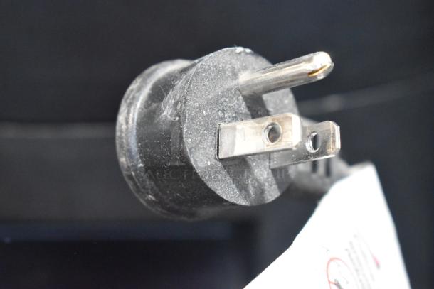 Close-up of a power plug for a Crane 5800-4 vending machine, indicating 115V, 1 phase compatibility.