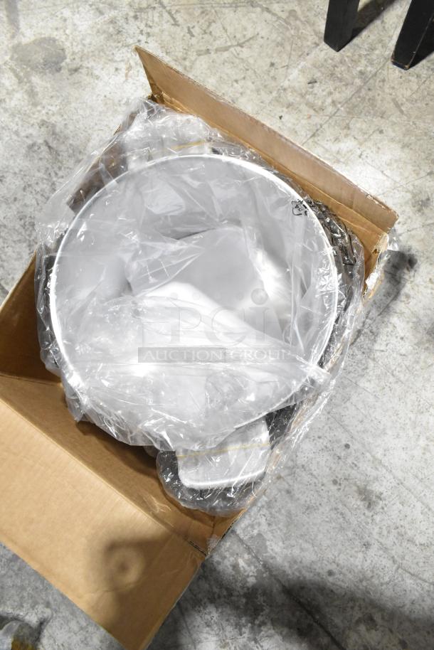 New Vigor SS1 Series 32 Qt. and 20 Qt. stainless steel aluminum-clad stock pots with covers, in original packaging.