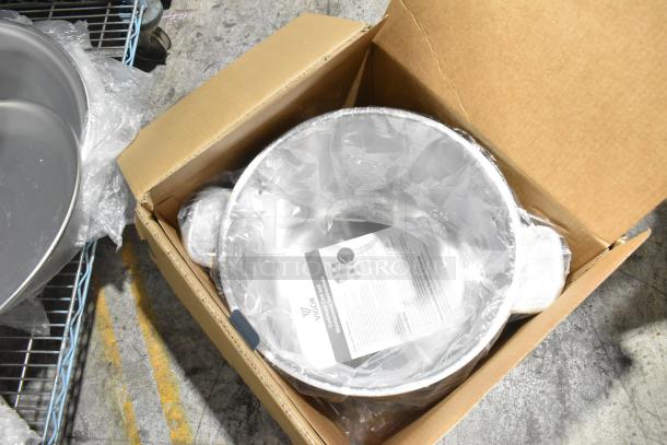 Vigor SS1 Series stock pot in box, includes 32 Qt. and 20 Qt. stainless steel aluminum-clad pots, brand new condition.