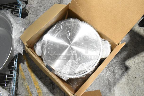 Brand new Vigor SS1 Series 32 Qt. and 20 Qt. stainless steel aluminum-clad stock pots in box, slightly scratched.