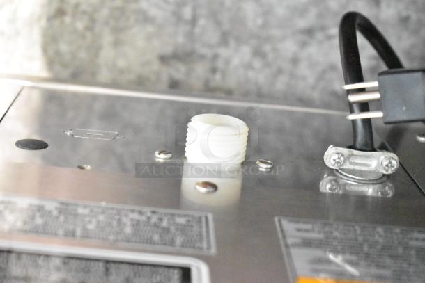 Bunn ITCB-DV Commercial Countertop Iced Tea Machine, 120 Volts, 1 Phase, visible power cord and connection details.