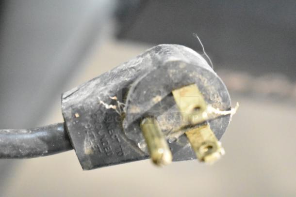 Silver King Commercial 3 Head Frozen Drink Mixer plug, 115 volts, 1 phase, visible wear, and wiring.