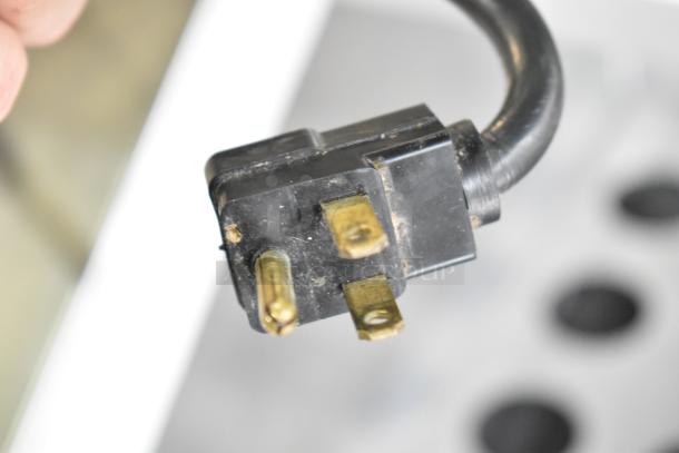 Norlake ZR122SMS/0-2 plug detail, 115 volts, 1 phase. Black three-prong plug with visible wear on prongs.