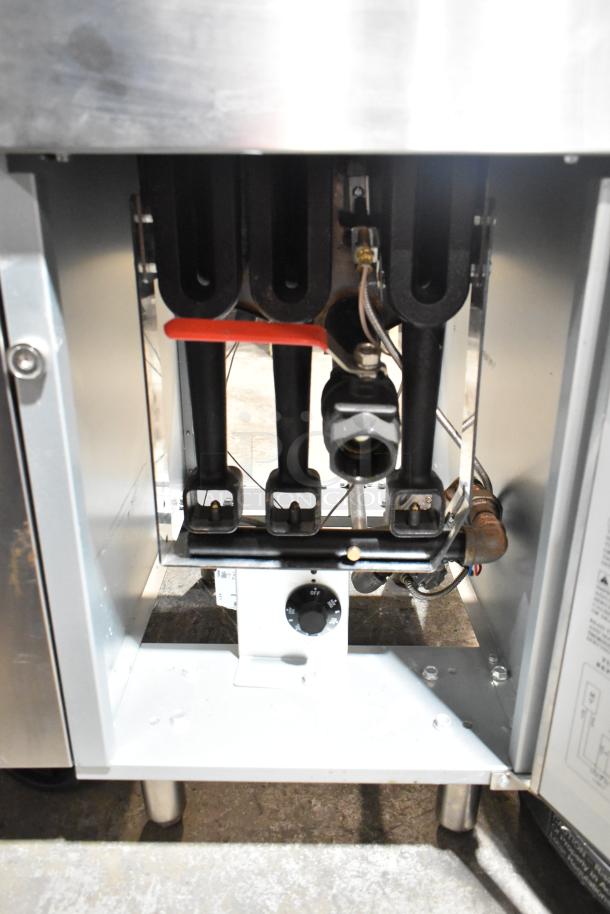 2022 Mainstreet 541FF40N commercial deep fat fryer, natural gas-powered, 90,000 BTU, floor style, interior view.