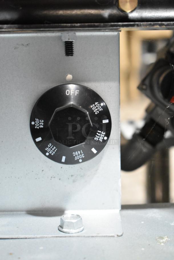 2022 Mainstreet 541FF40N commercial fryer, natural gas, 90,000 BTU, temperature dial details, excellent condition.