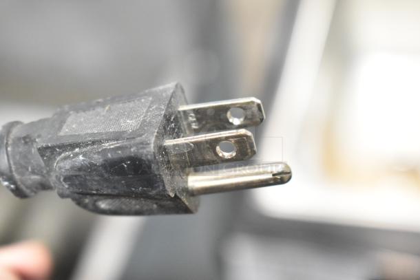 IDW G-77-N23EB commercial cooler plug. 120 volts, 1 phase, standard 3-prong connector.