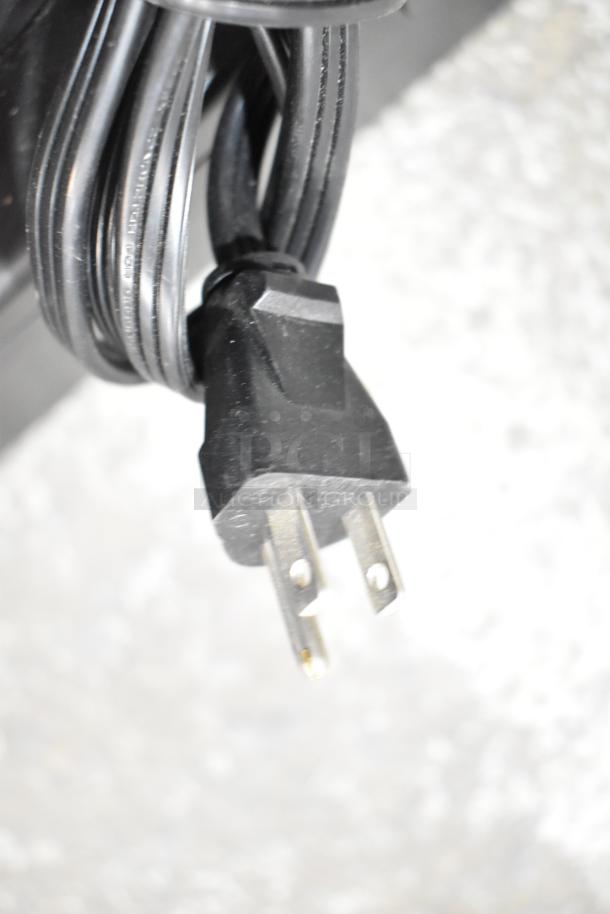 Royal alpha 7000ML cash register power cord, 115V, 1 phase. Close-up of plug and cable in good condition.