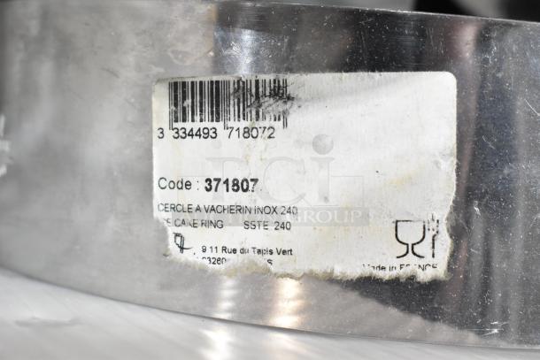 Lot of various items including brackets, lid, extension tubes, and hose. Visible tag: Code 371807, "Cercle A Vacherin Inox 240, Made in France."