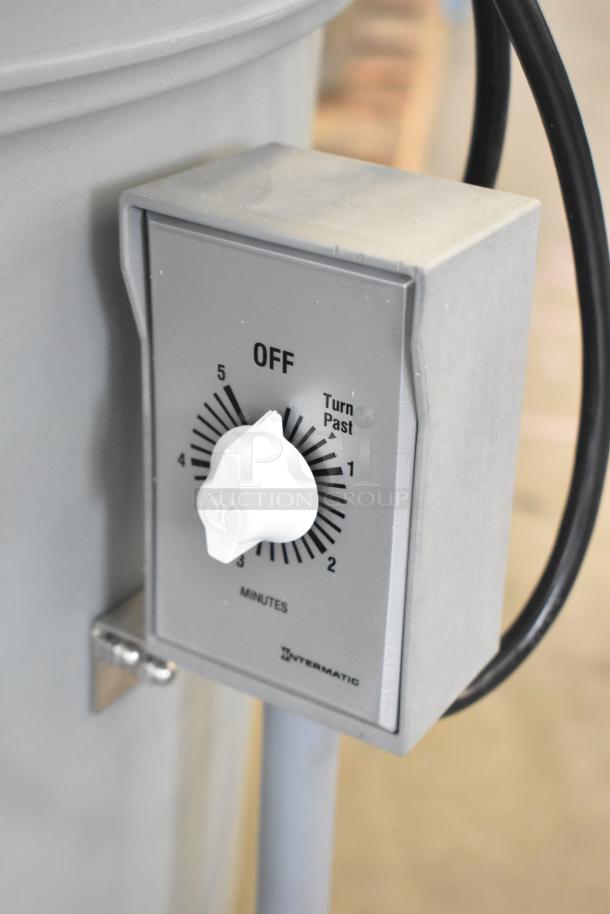 "2024 Hobart SDPE-11 salad dryer timer dial, grey panel with white knob, set from 0 to 5 minutes."