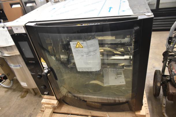 BRAND NEW 2022 Alto Shaam AR-7T electric rotisserie oven, 7 spits, 380-415V, 1 phase, scratch and dent condition.