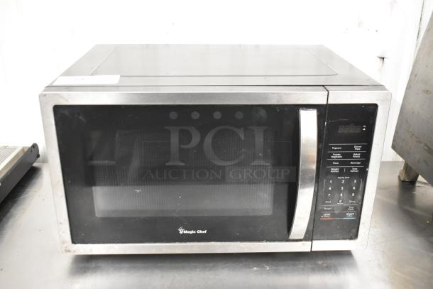 Magic Chef HMM1611ST2 1.6 cu. ft. stainless steel countertop microwave, keypad controls, 120V, with plate, good condition.